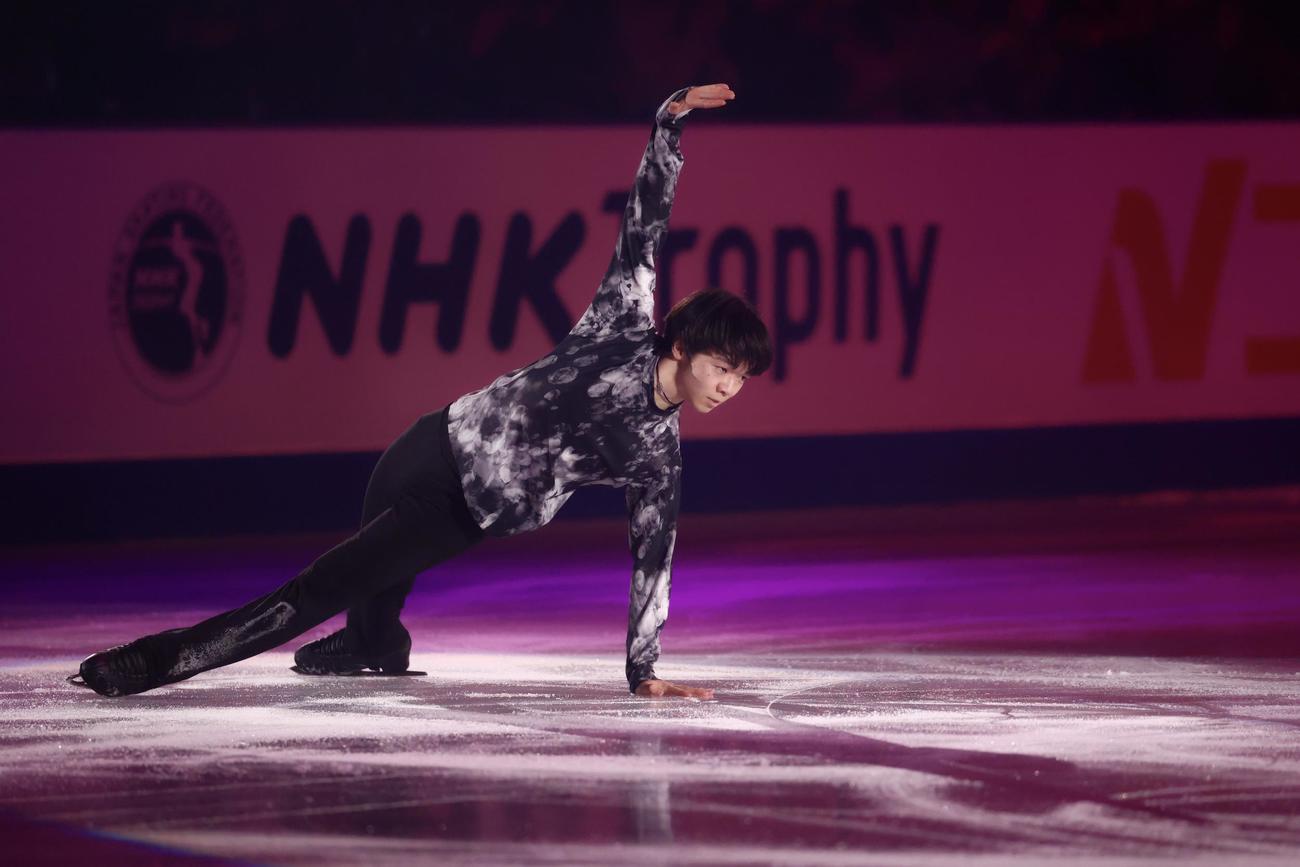 フィギュアスケートGPシリーズ第4戦NHK杯のエキシビションに臨む鍵山（撮影・河田真司）