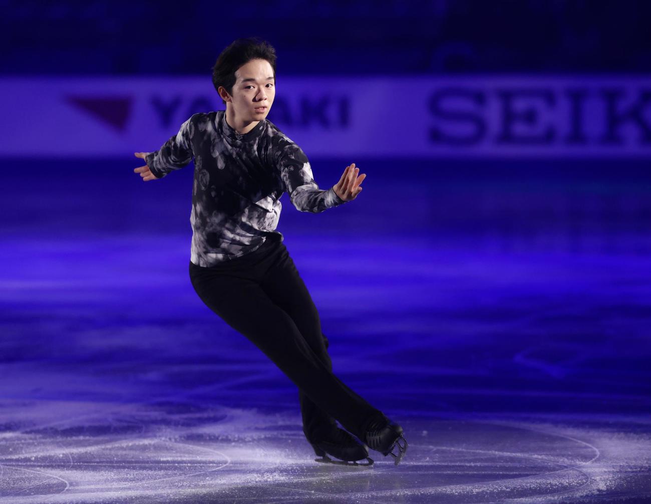 フィギュアスケートGPシリーズ第4戦NHK杯のエキシビションに臨む鍵山（撮影・河田真司）