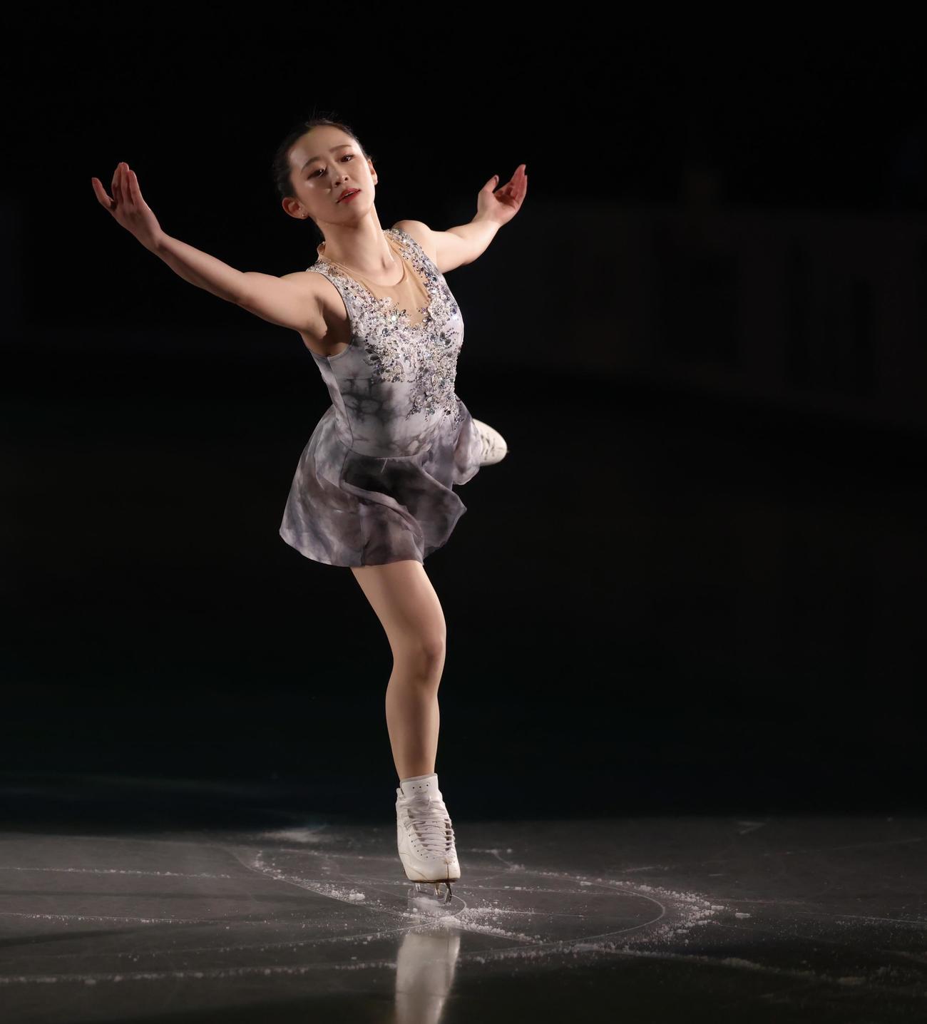 フィギュアスケートGPシリーズ第4戦NHK杯のエキシビションに臨む青木（撮影・河田真司）