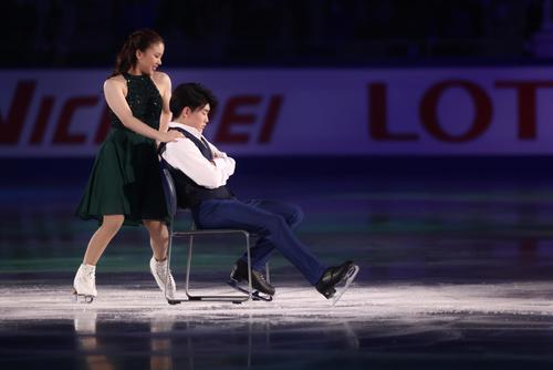フィギュアスケートGPシリーズ第4戦NHK杯のエキシビションに臨む吉田（左）と森田（撮影・河田真司）