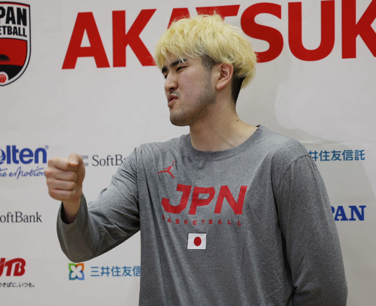 比江島キャプテンのハドルの組み方に苦言を呈す川真田（撮影・宮地輝）