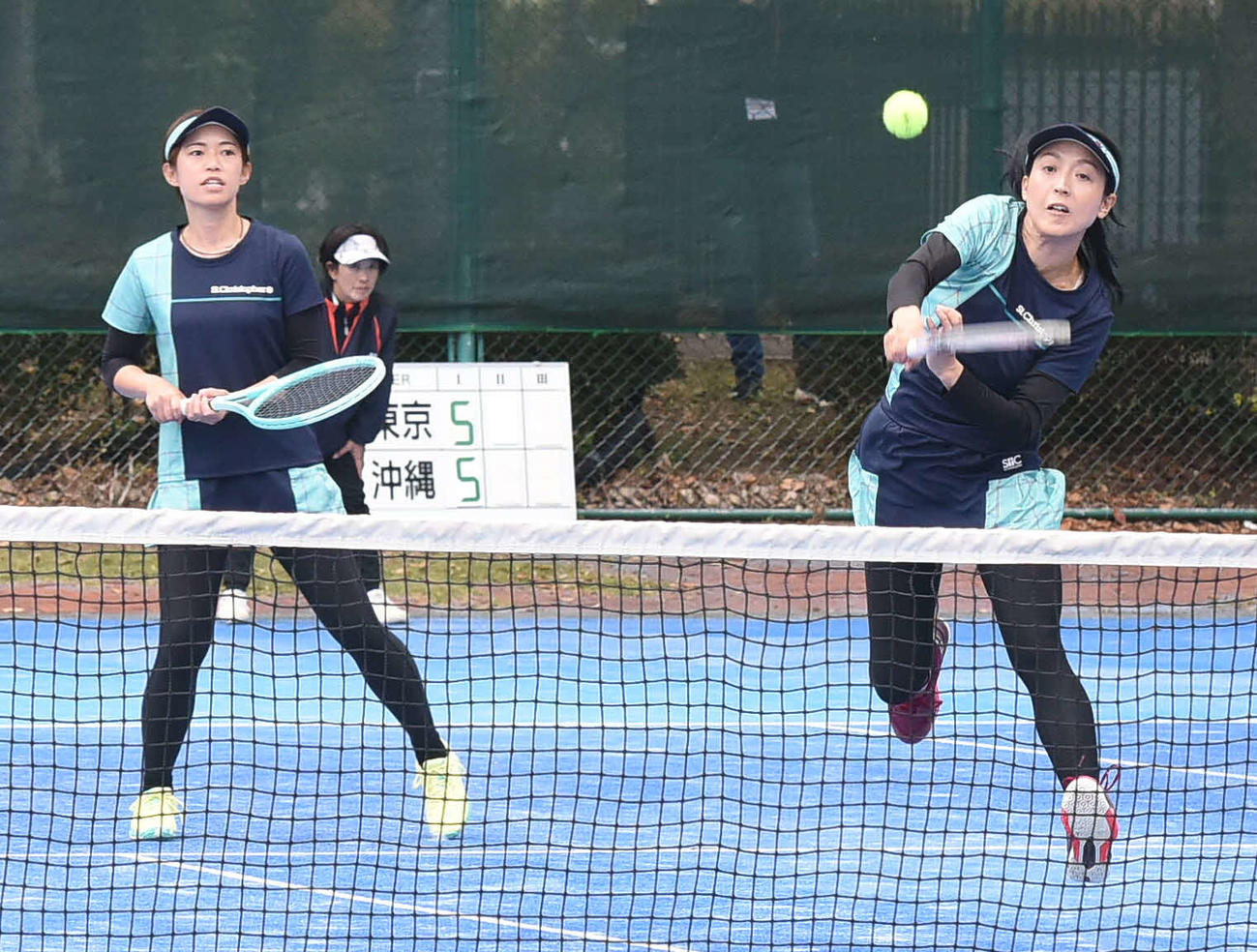 優勝した東京都代表のプレー（朝日新聞社提供）