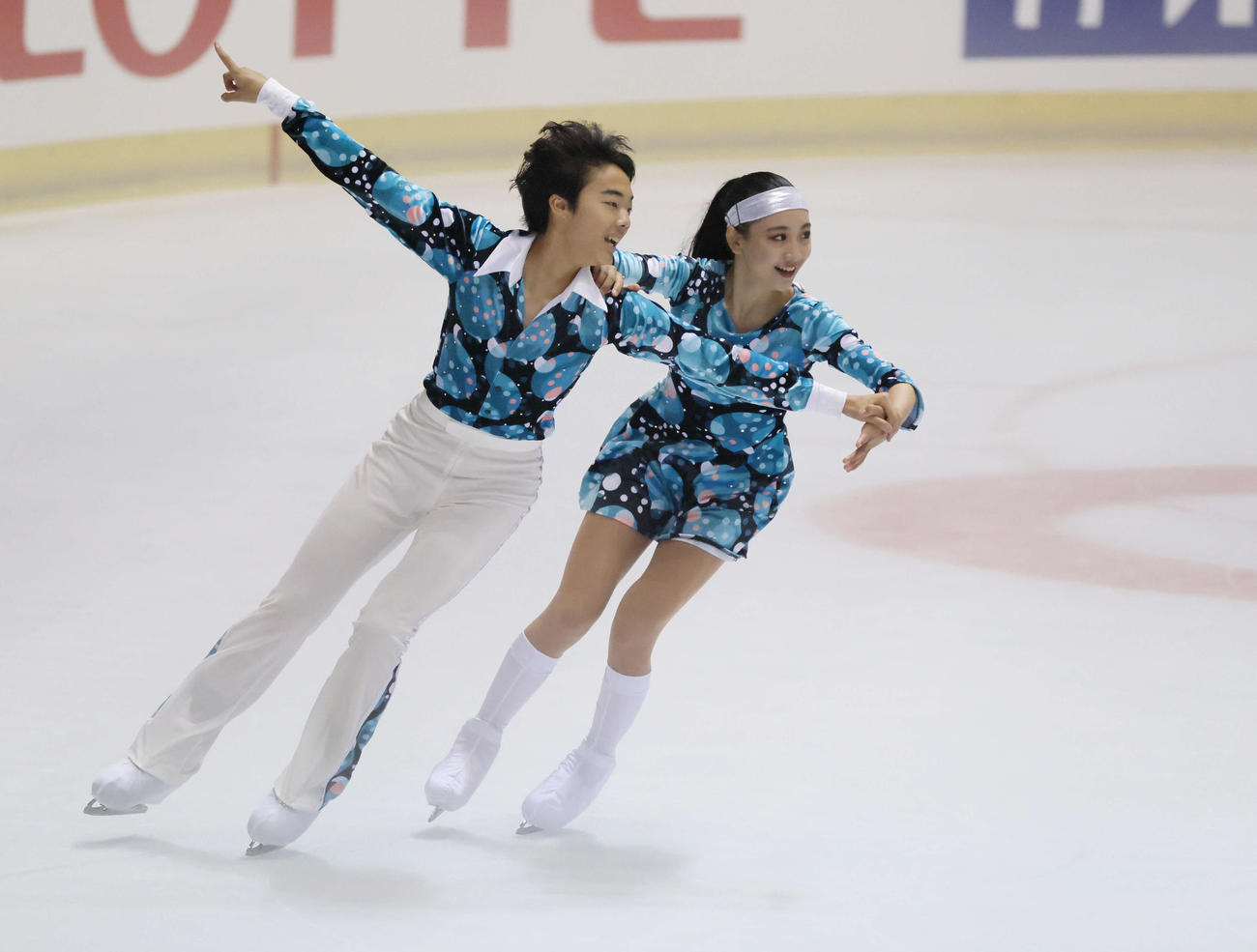 ジュニアアイスダンス（リズムダンス）　吉田菫＆小河原泉颯（撮影・加藤孝規）