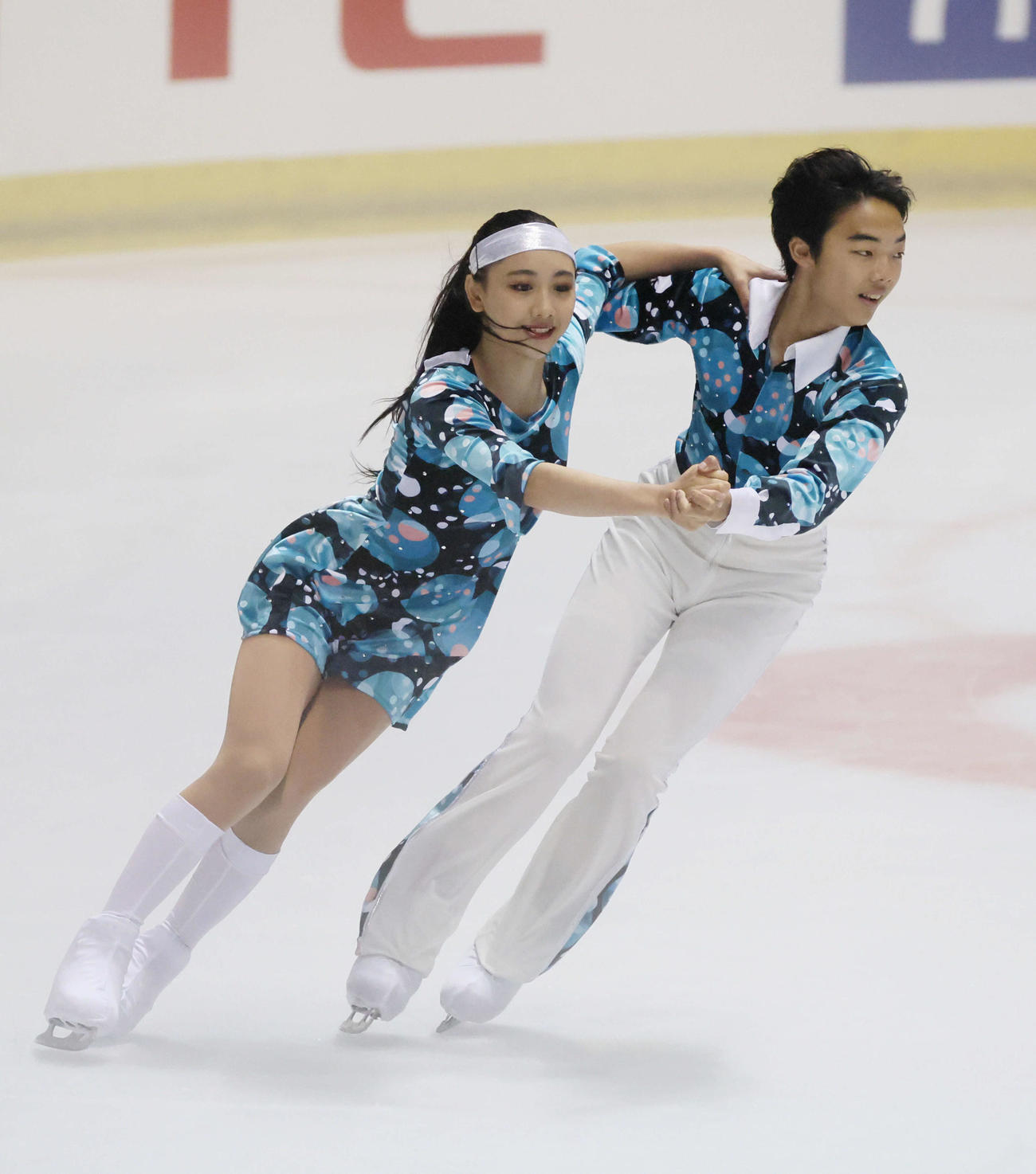 ジュニアアイスダンス（リズムダンス）　吉田菫＆小河原泉颯（撮影・加藤孝規）