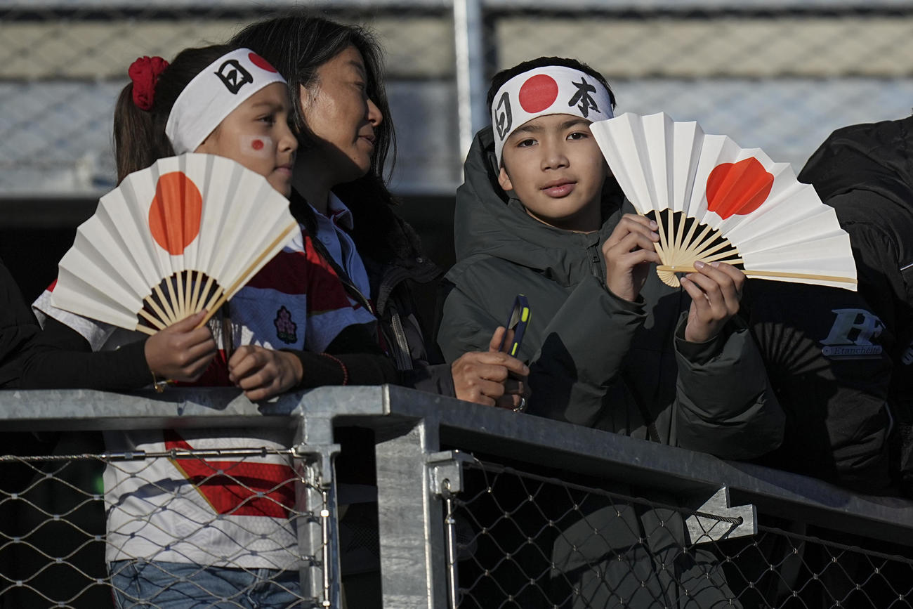 日本代表ファンも声援を送った（AP)