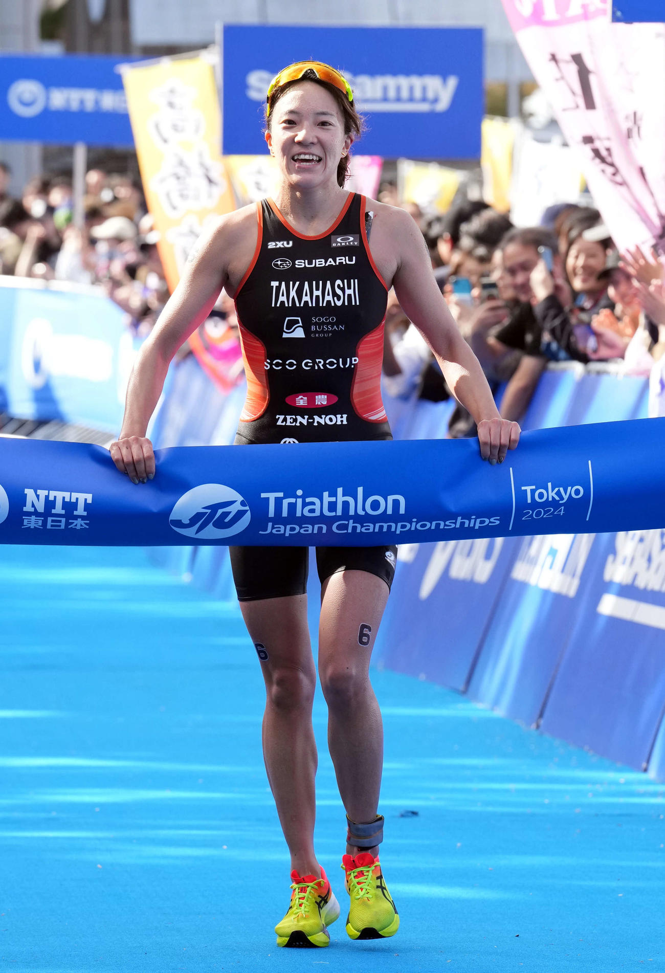 トライアスロン日本選手権　女子　優勝を飾った高橋侑子（撮影・たえ見朱実）