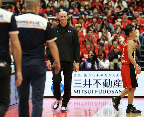 日本対モンゴル　勝利し、笑顔を見せるホーバス監督（撮影・宮地輝）