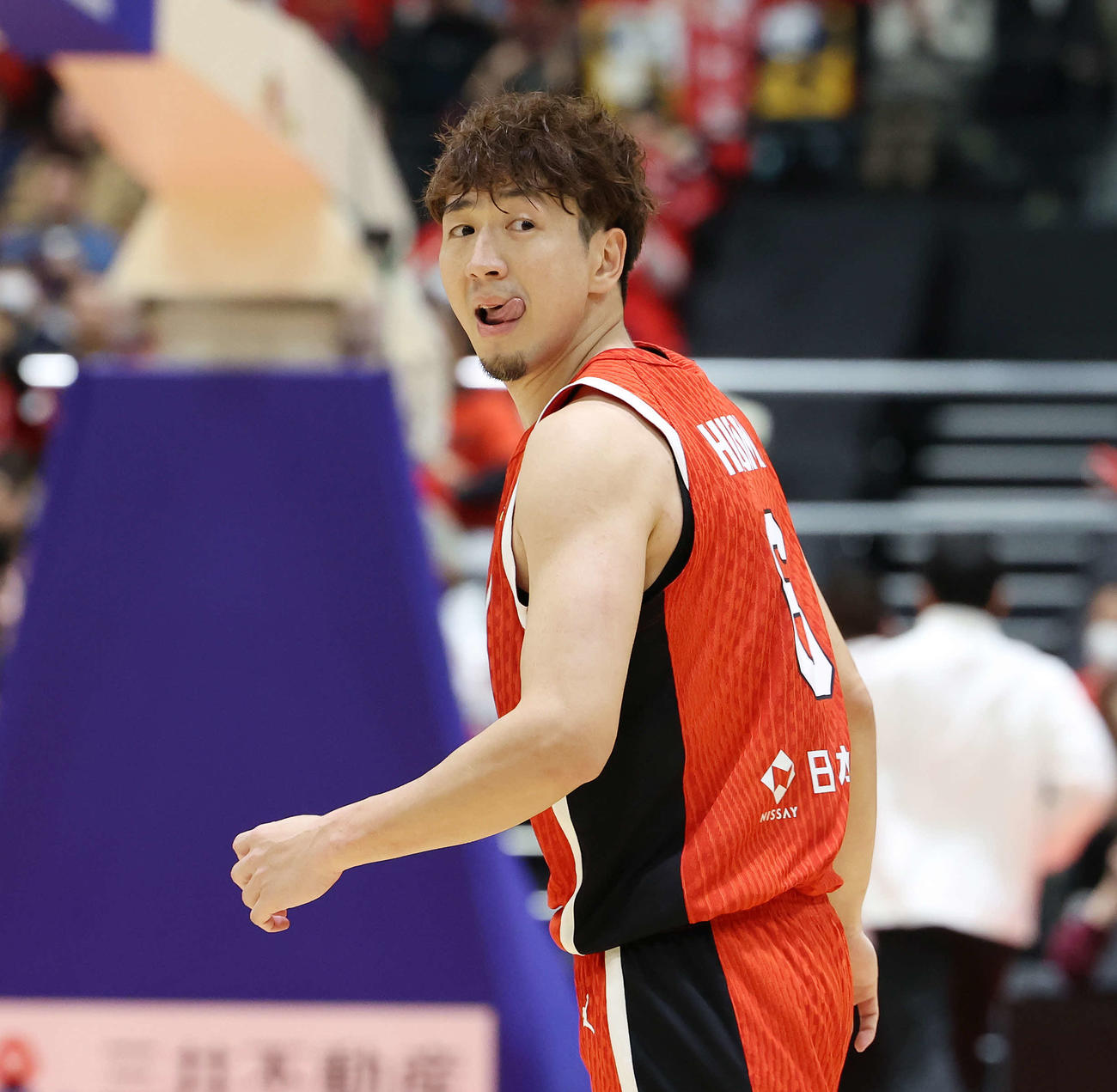 日本対モンゴル　第2Q、3点シュートを決め、ちゃめっ気な表情を見せる比江島（撮影・宮地輝）