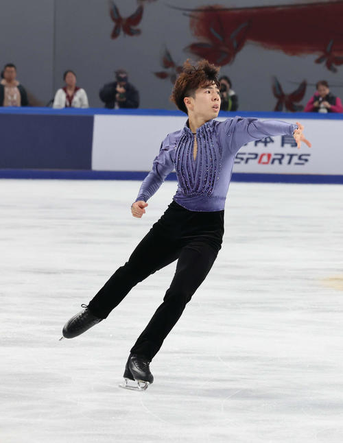 SPで演技を行う佐藤