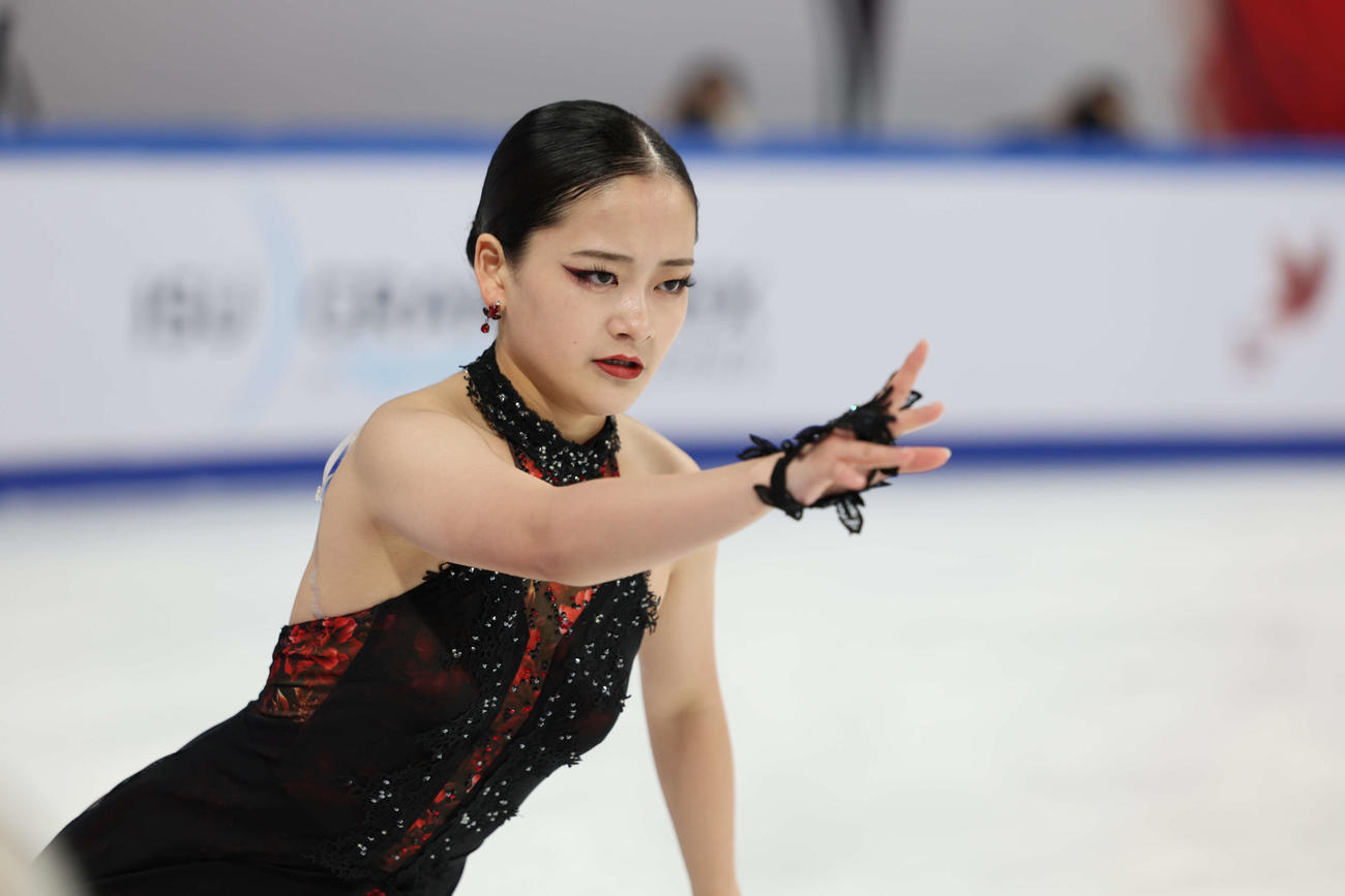 フリーの演技で鋭い視線を送る渡辺