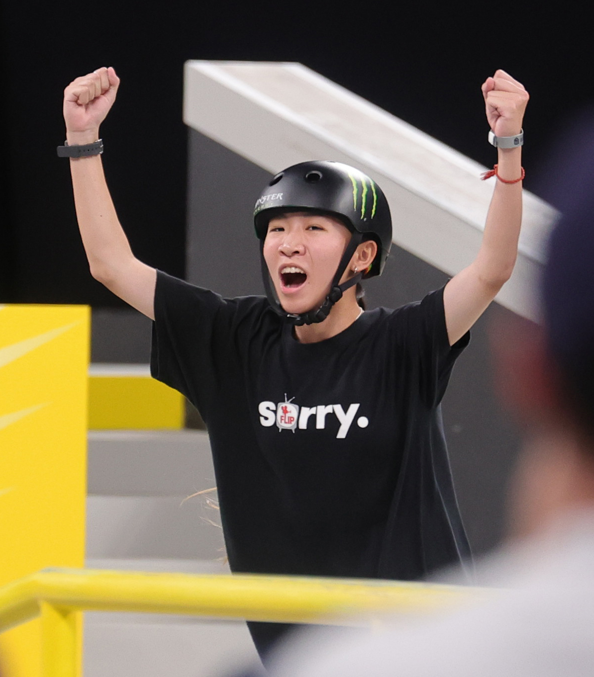 女子決勝で2位に入りガッツポーズの赤間（撮影・野上伸悟）