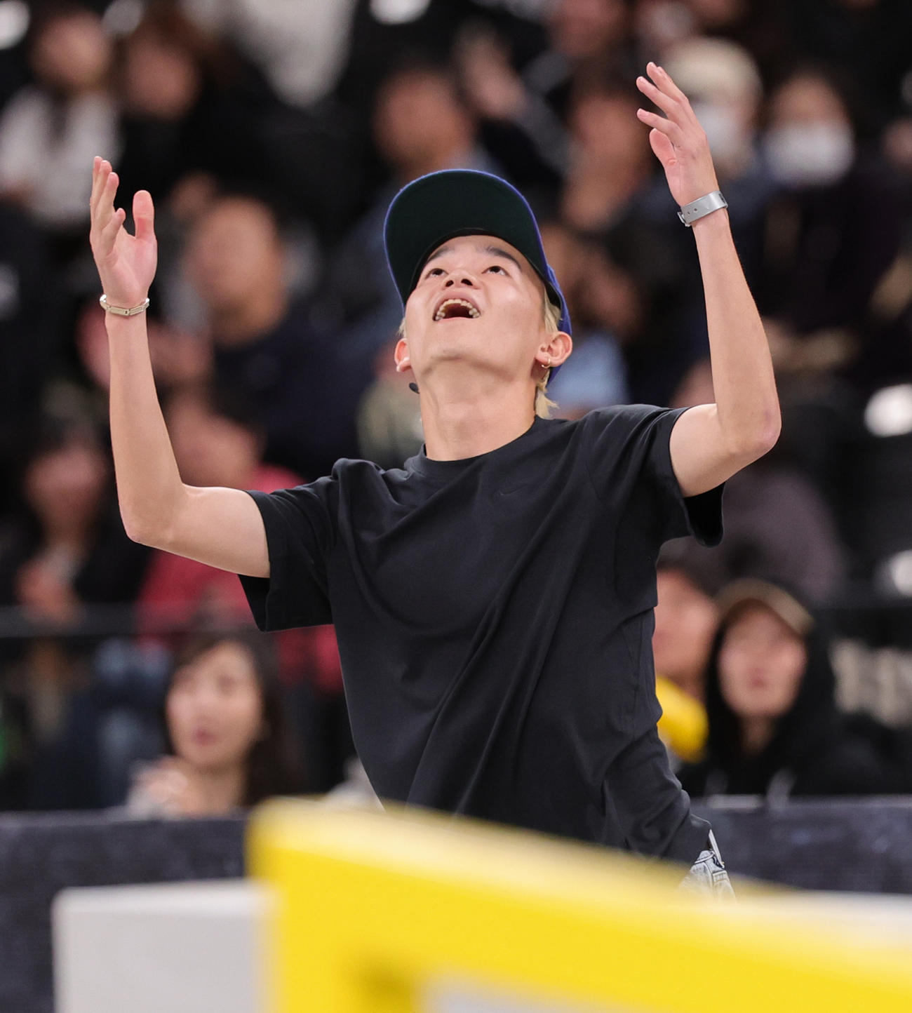 男子決勝で会心の演技に喜ぶ白井（撮影・野上伸