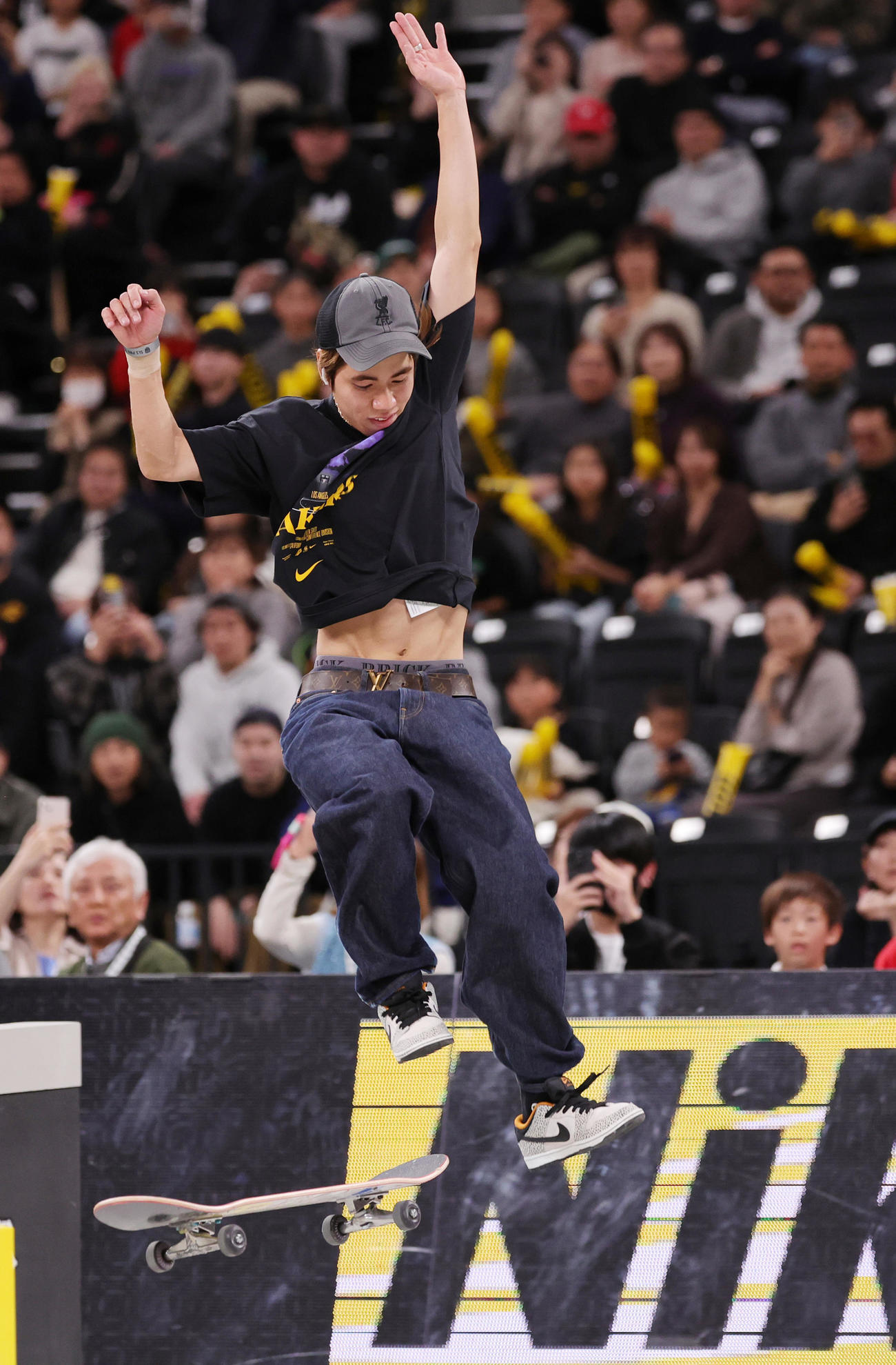男子決勝の最後のトリックに失敗する堀米（撮影・野上伸