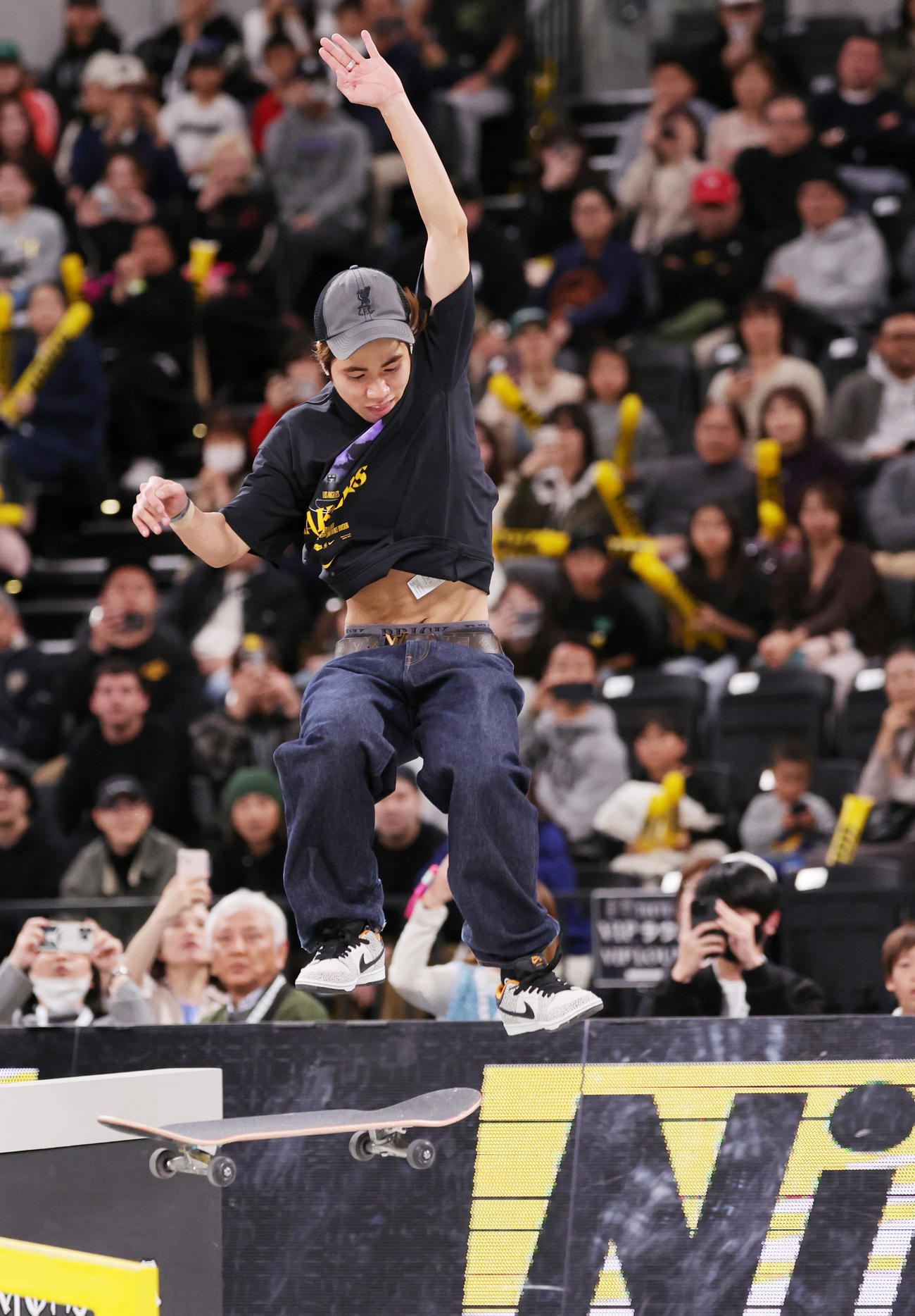 男子決勝の最後のトリックに失敗する堀米（撮影・野上伸