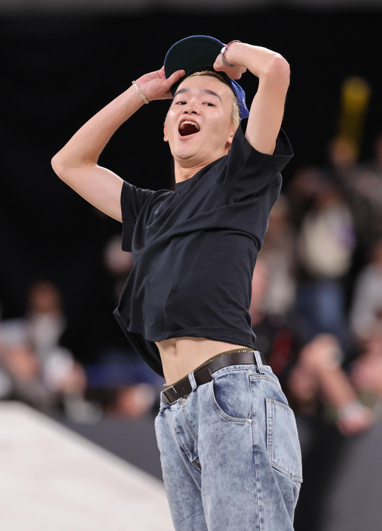 男子決勝で会心の演技に喜ぶ白井（撮影・野上伸