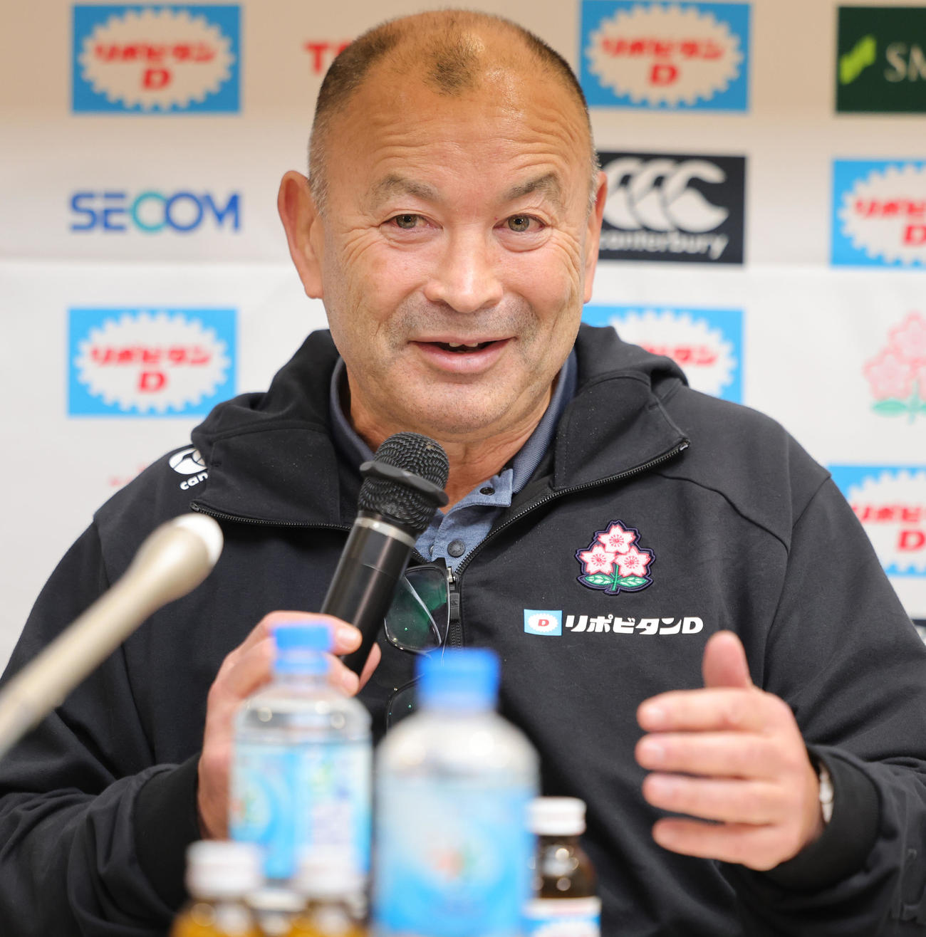 欧州遠征から帰国し会見するラグビー日本代表ジョーンズヘッドコーチ（撮影・野上伸悟）
