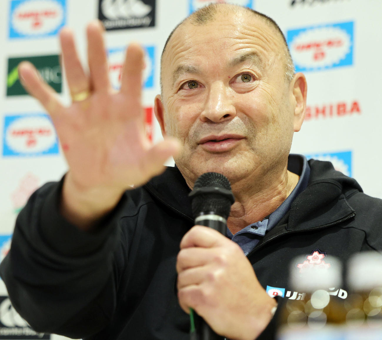 欧州遠征から帰国し会見するラグビー日本代表ジョーンズヘッドコーチ（撮影・野上伸悟）
