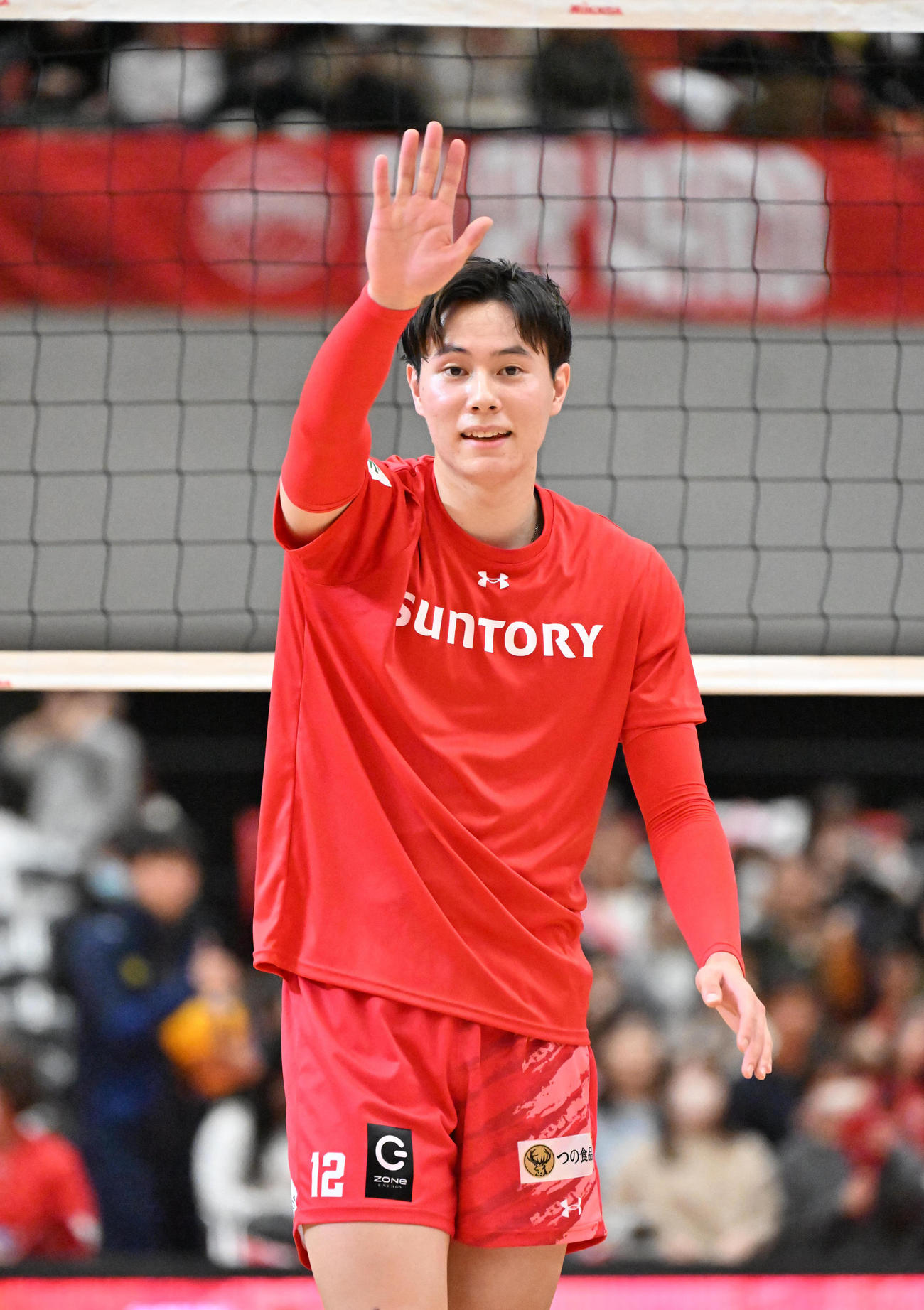 サントリー対日鉄堺　試合前に練習をするサントリー高橋藍（撮影・石井愛子）