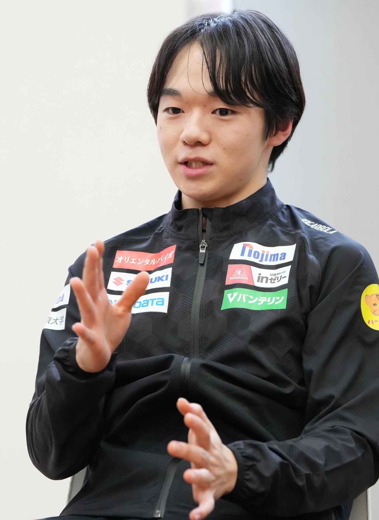 練習を終え取材に応じる鍵山（撮影・森本幸一）