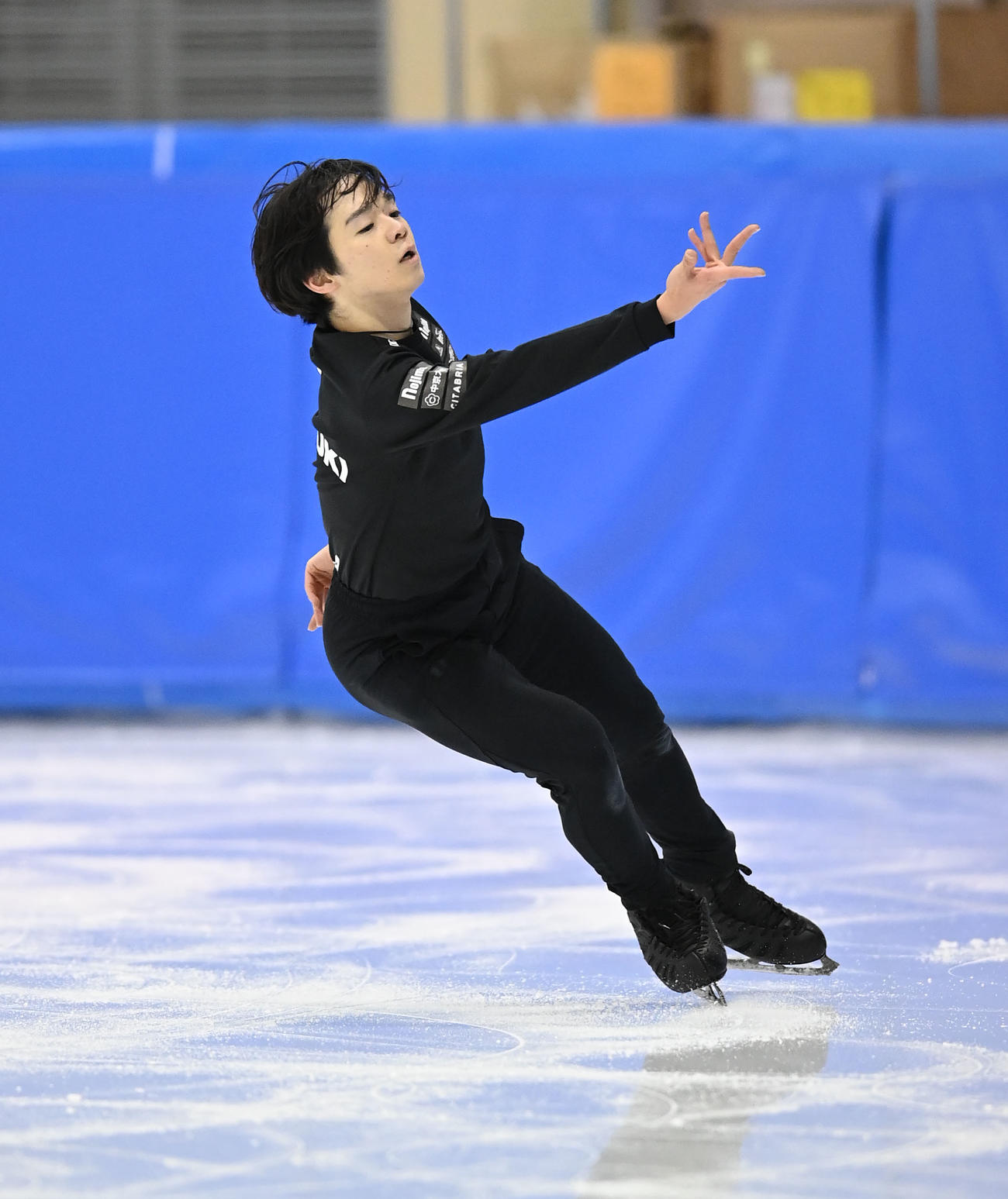練習を公開し調整する鍵山（撮影・森本幸一）