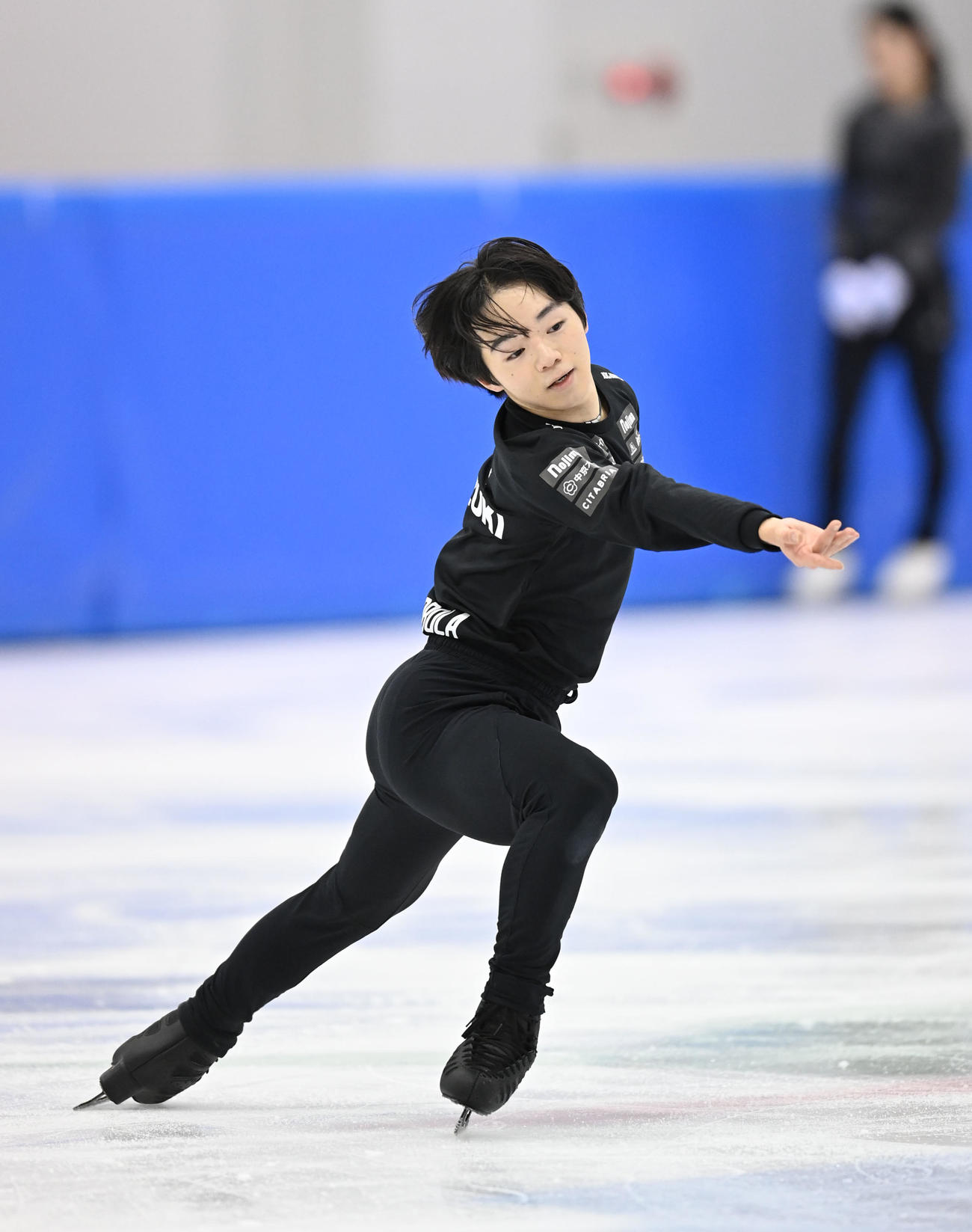 練習を公開し調整する鍵山（撮影・森本幸一）