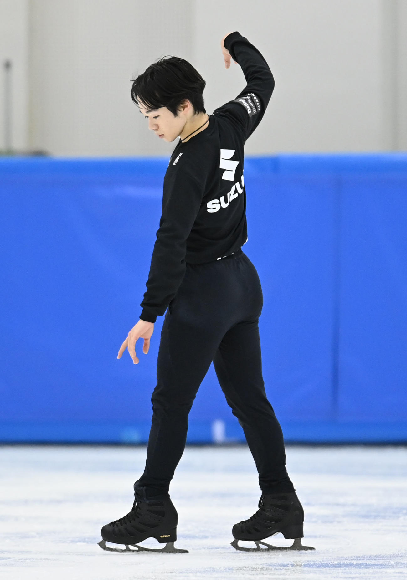 練習を公開し調整する鍵山（撮影・森本幸一）