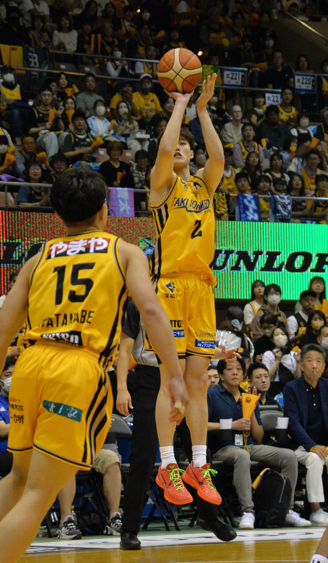 10月5日、仙台対横浜BC 3点シュートを放つB1仙台・星野（撮影・浜本神威）