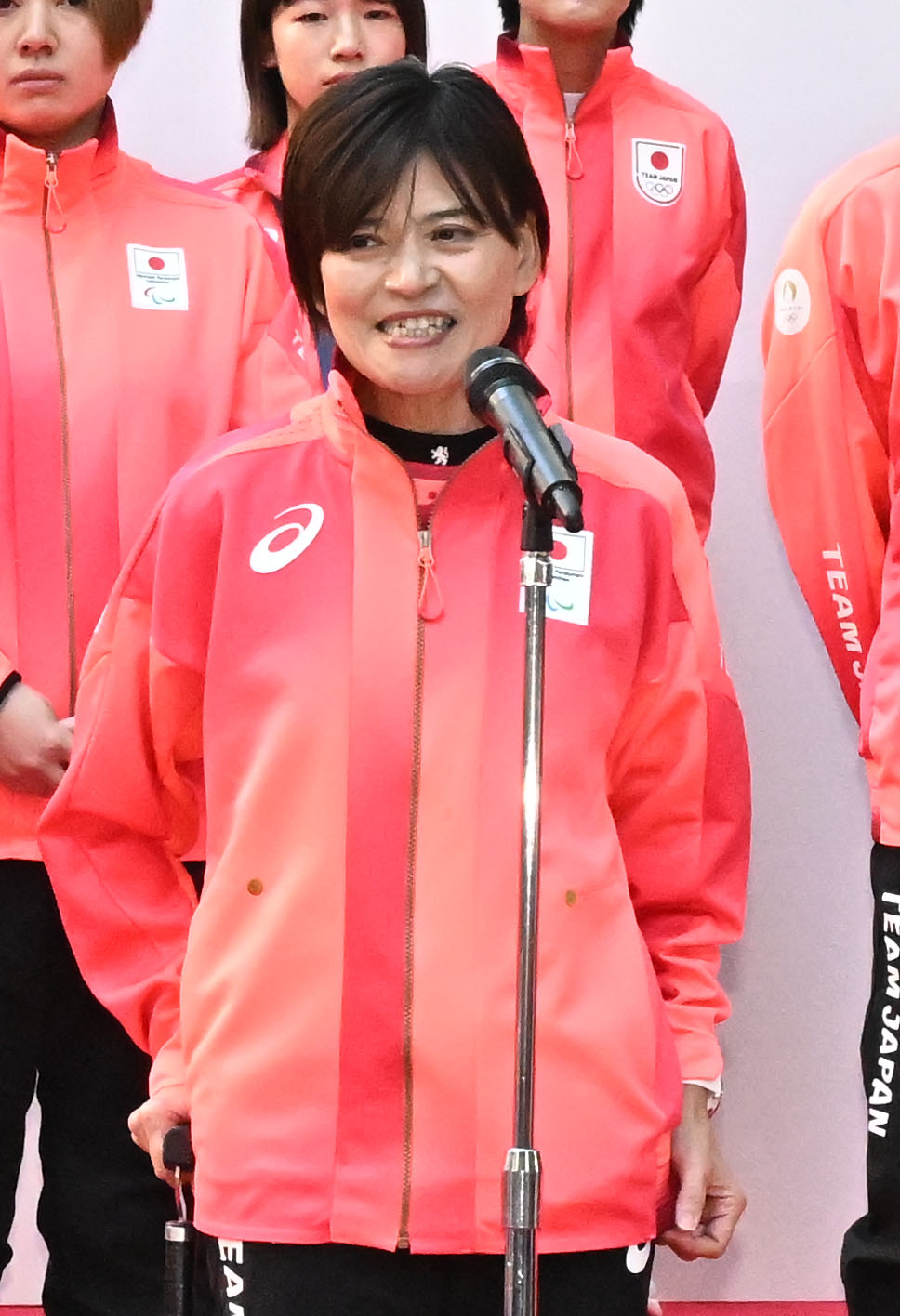 「パリ五輪・パラリンピックTEAM JAPAN応援感謝イベント」でパラリンピアンを代表してあいさつする自転車競技女子個人ロードレースの杉浦佳子（撮影・千葉一成）