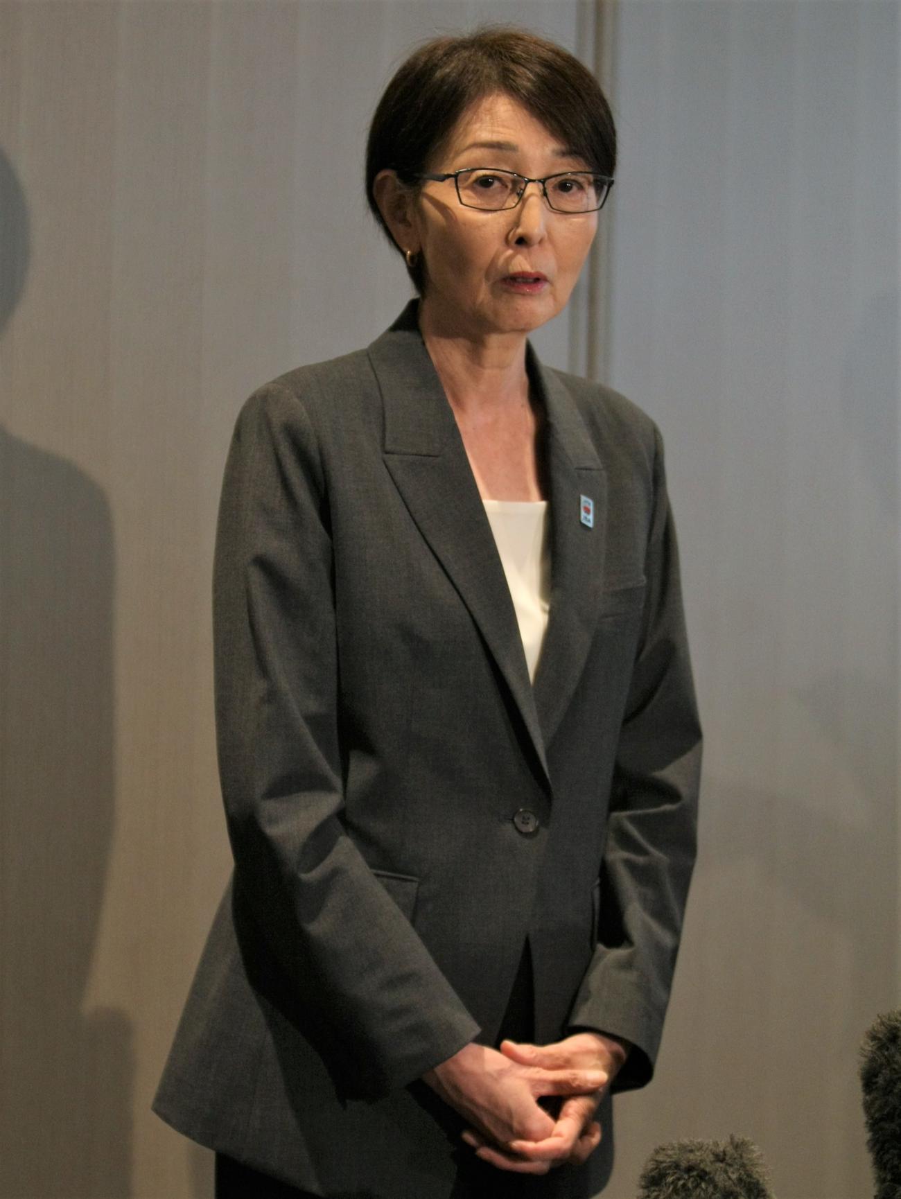 取材に応じた日本バスケットボール協会の三屋裕子会長（撮影・藤塚大輔）