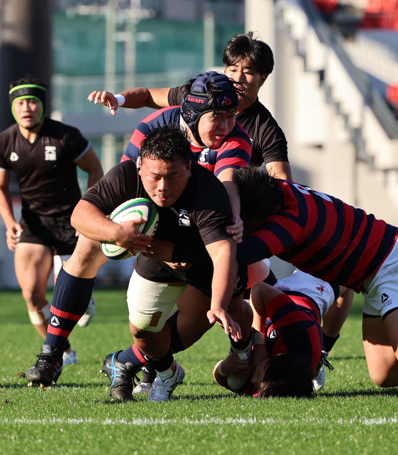 天理大対京産大　前半、右中間へトライを決める天理大・松野（撮影・上田博志）