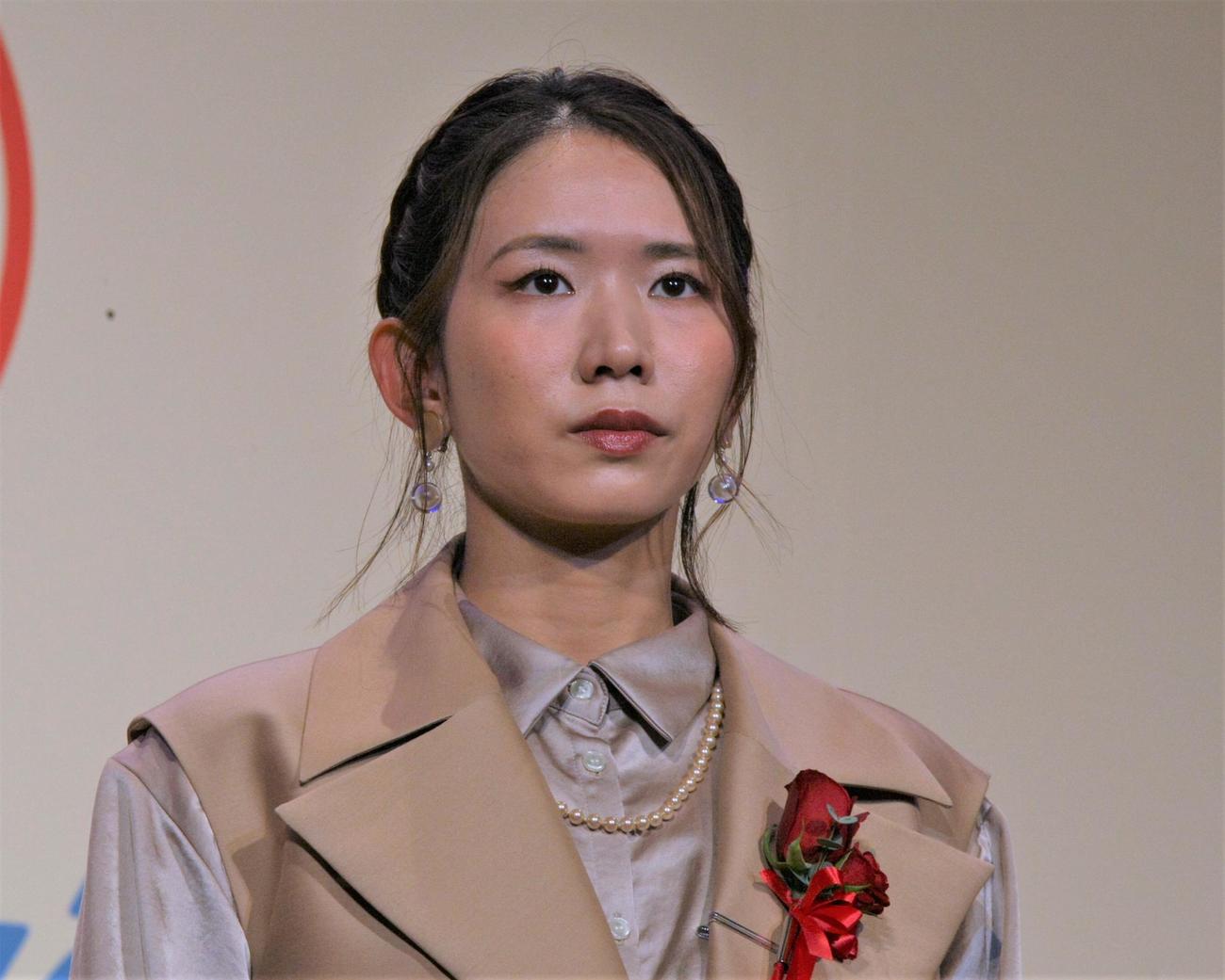 スポーツニッポンフォーラム「FOR ALL 2024」表彰式で特別賞を受賞した元バレーボール女子日本代表の古賀紗理那さん（撮影・藤塚大輔）