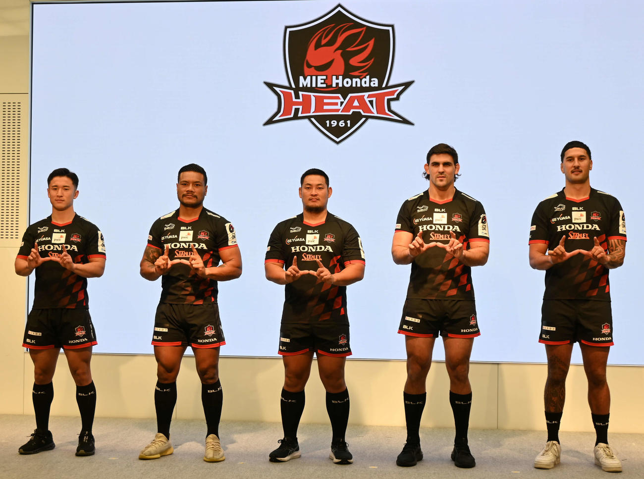 開幕前イベントに登壇した、左から三重の北條、レメキ、藤井、マテーラ、カパ（撮影・飯岡大暉）