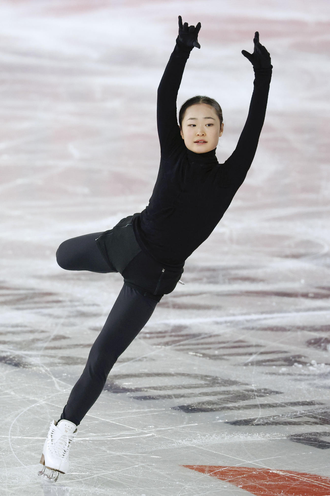 公式練習で調整するジュニア女子の島田麻央（共同）