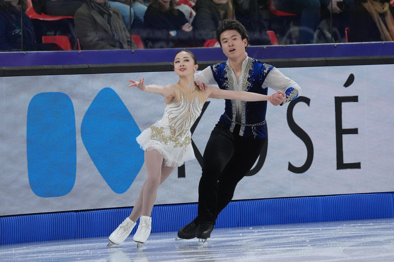ジュニアGPファイナル　ジュニアペアSPで演技する清水咲衣＆本田ルーカス剛史組（撮影　パオロ・ヌッチ）