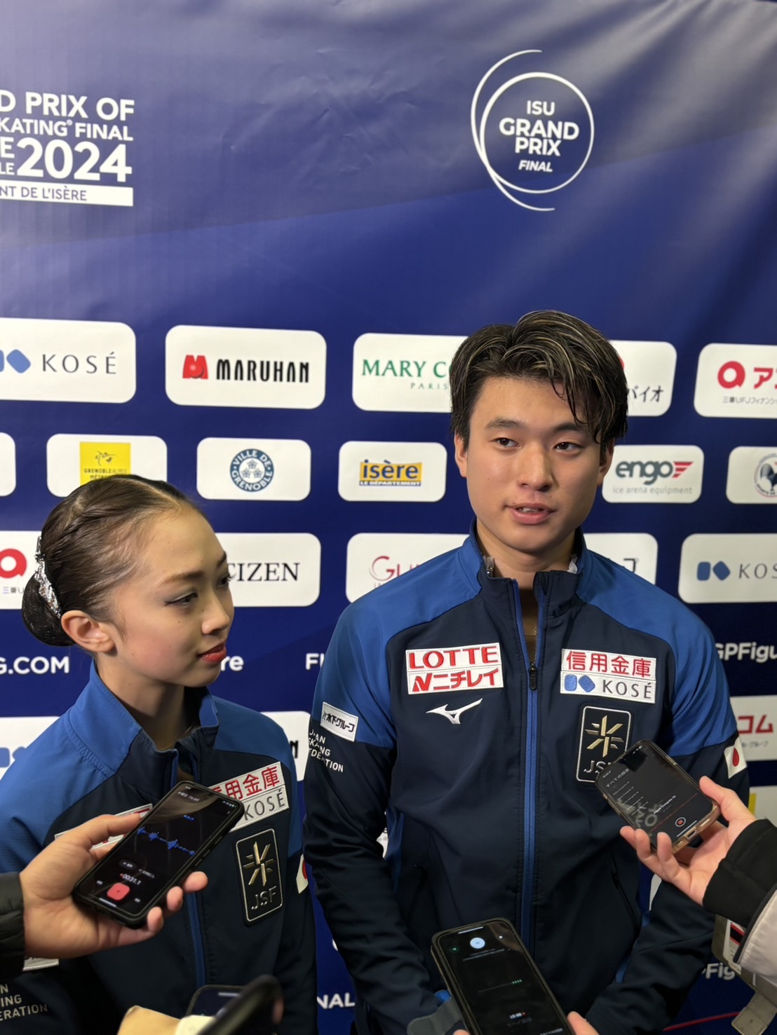 ジュニアGPファイナルのペアSPを終えて、思いを語る清水咲衣（左）、本田ルーカス剛史組（撮影・松本愛香）