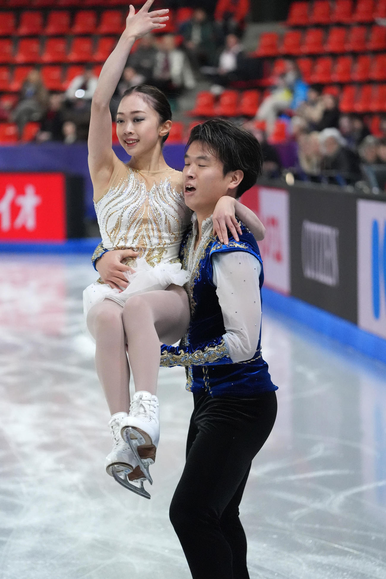 ジュニアGPファイナル　ジュニアペアSPで演技する清水咲衣＆本田ルーカス剛史組（撮影　パオロ・ヌッチ）