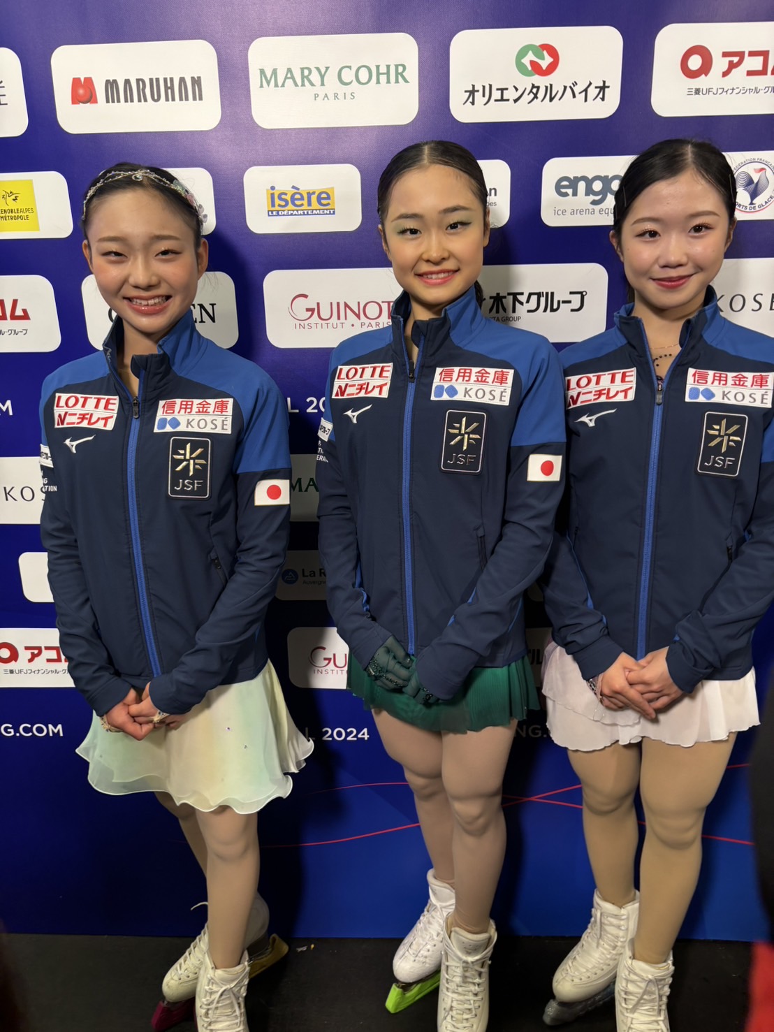ジュニアGPファイナルの女子SPで首位に立った島田麻央（中央）と2位の和田薫子（左）、3位の中井亜美（撮影・松本愛香）