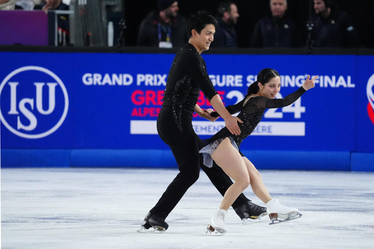 GPファイナル　ペアSP　演技する三浦璃来、木原龍一組（撮影　パオロ・ヌッチ）