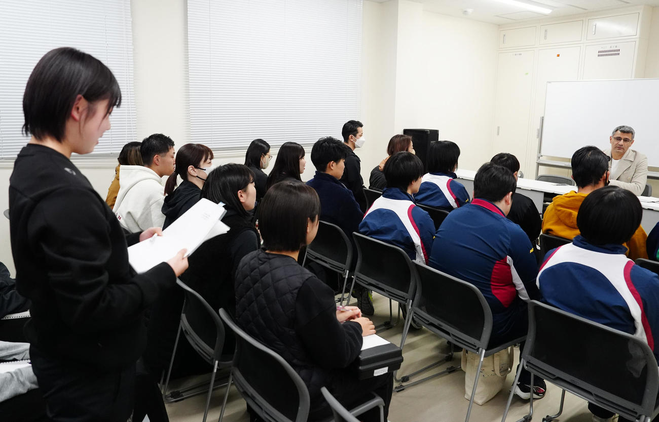 強化指定選手講習会で講師を務める「無課金おじさん」こと射撃のディケチ（右端）（撮影・江口和貴）