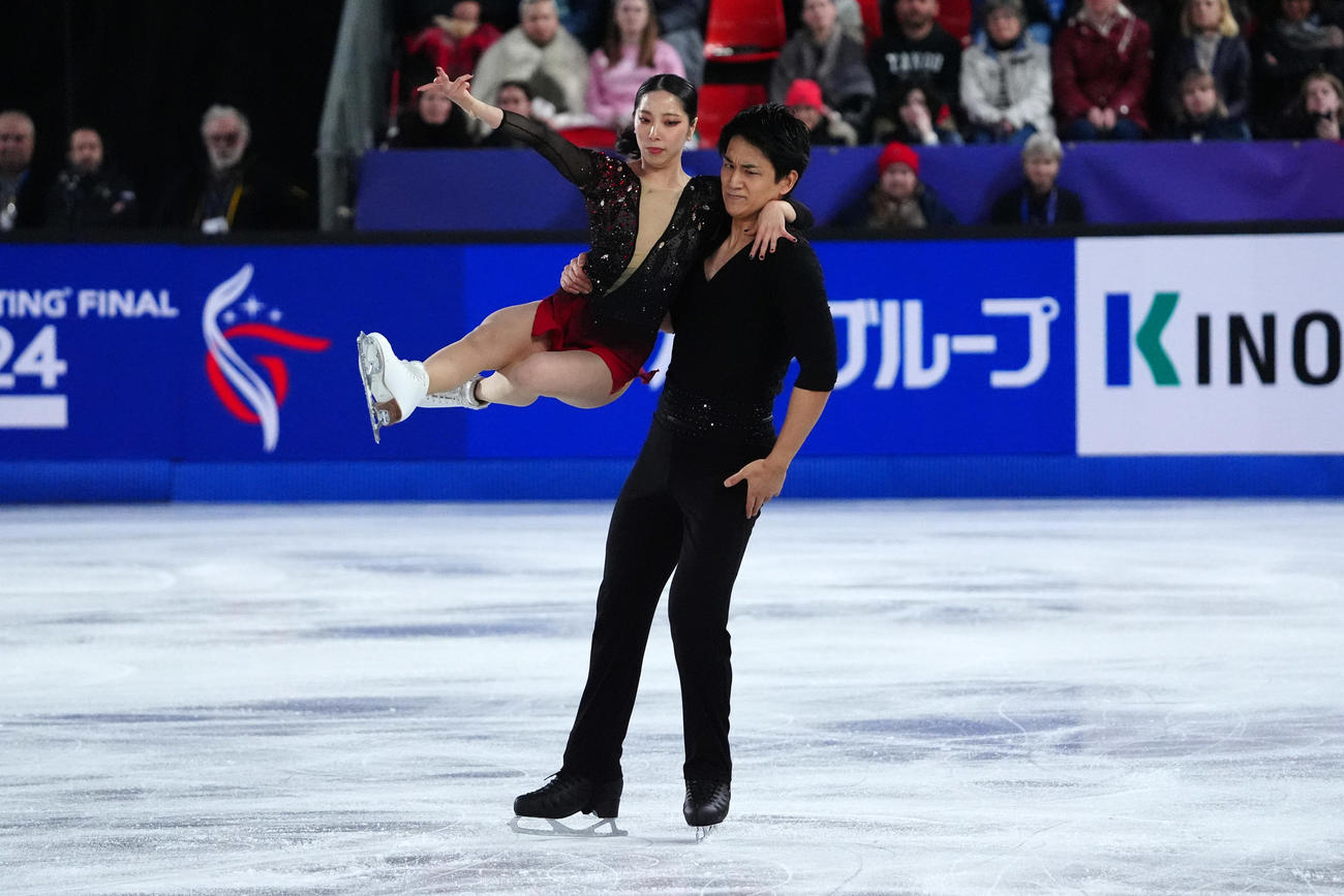 GPファイナル　ペア・フリー　演技する三浦璃来＆木原龍一組（撮影　パオロ・ヌッチ）