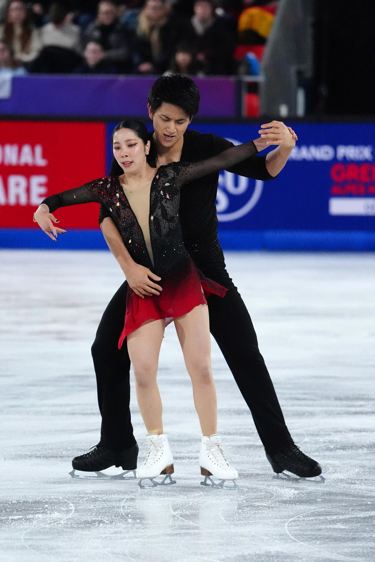 GPファイナル　ペア・フリー　演技する三浦璃来＆木原龍一組（撮影　パオロ・ヌッチ）