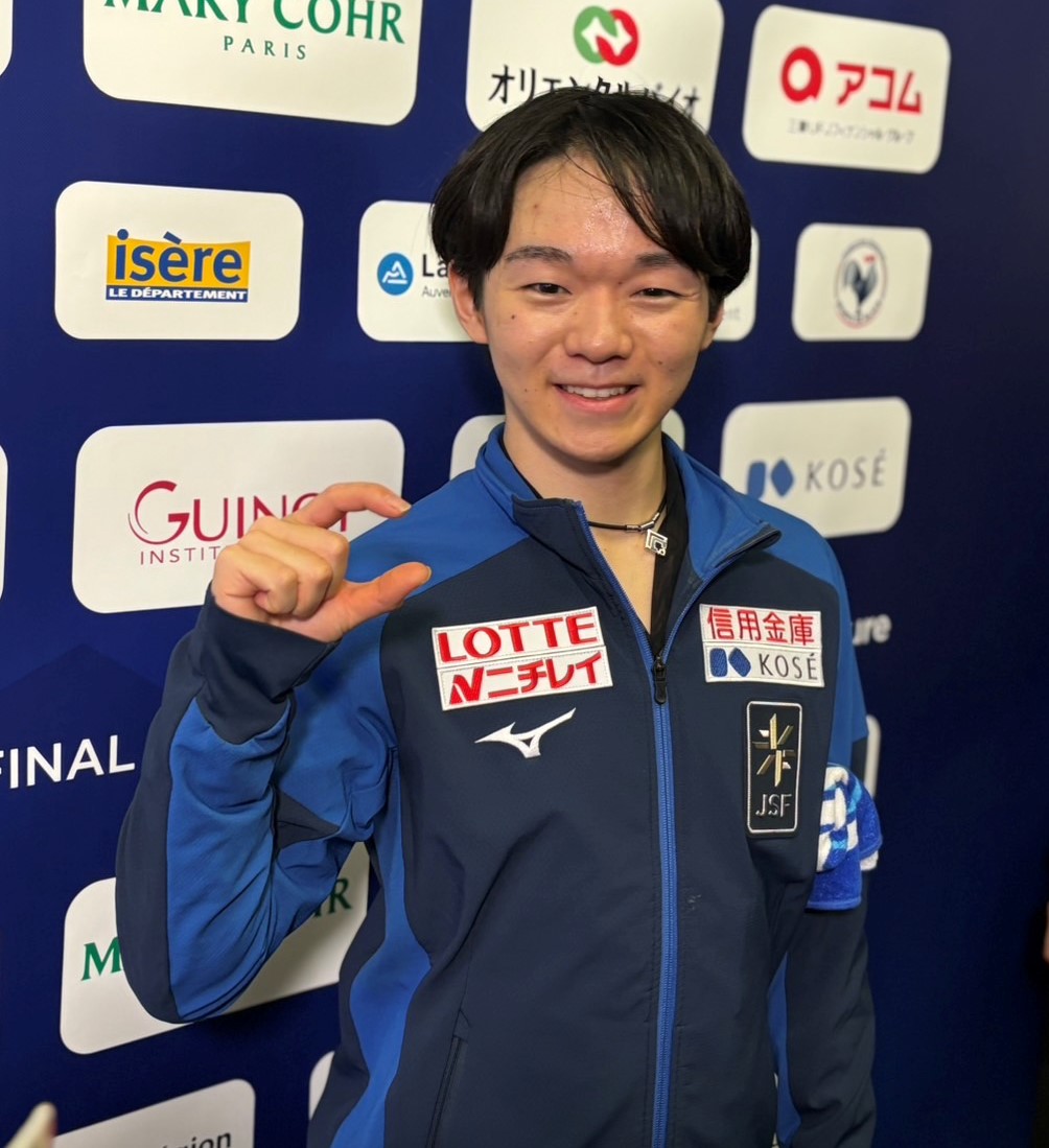 フィギュアスケートGPファイナルの男子SP後の鍵山（撮影・松本愛香）