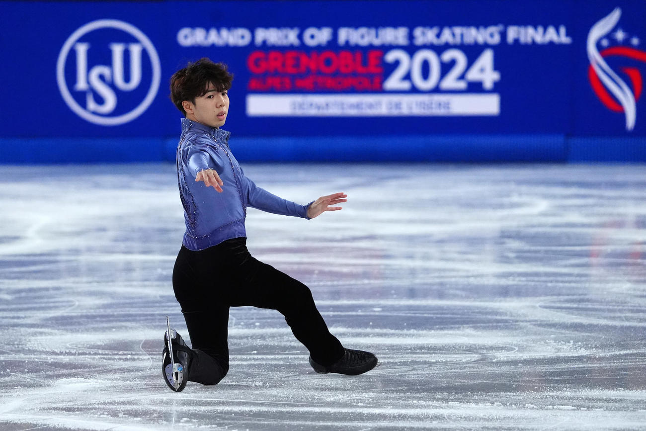 GPファイナル　男子SP　演技する佐藤駿（撮影　パオロ・ヌッチ）