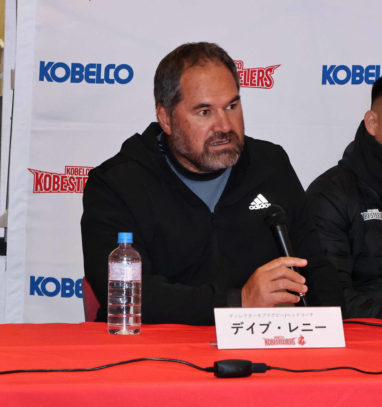 開幕前会見に出席した、デイブ・レニーHC（撮影・竹本穂乃加）