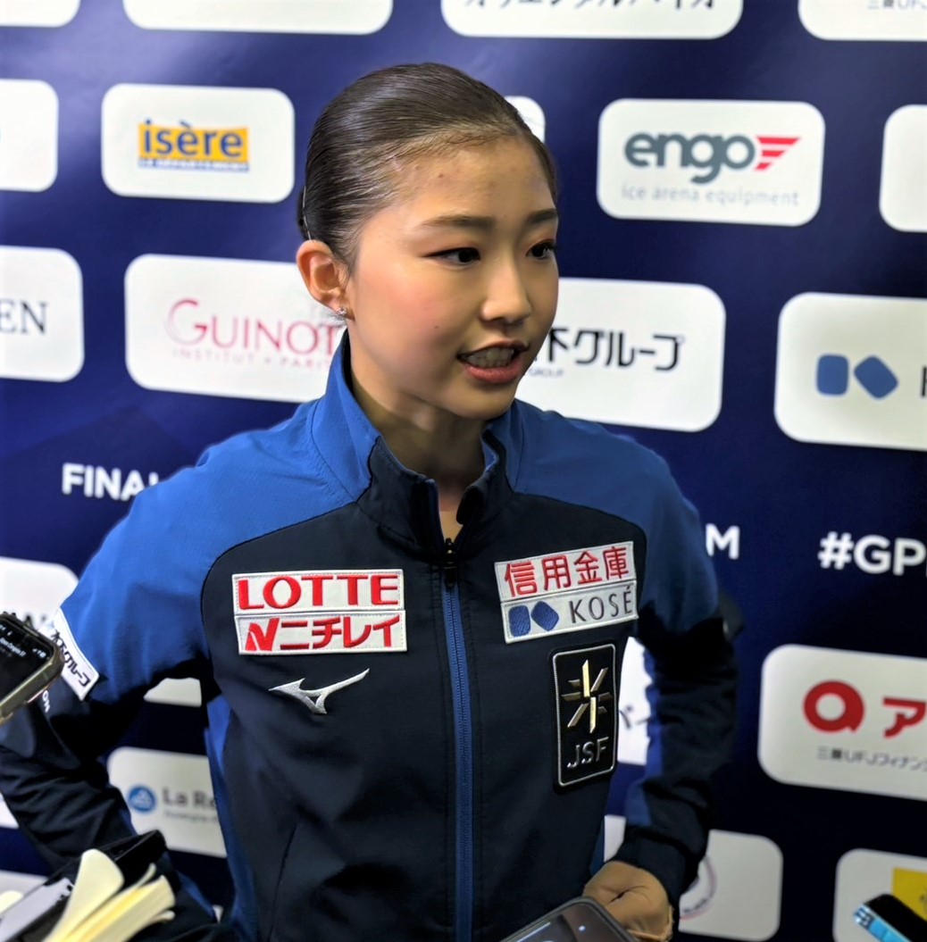 フィギュアスケートGPファイナルの女子フリー後に取材に応じる千葉（撮影・松本愛香）