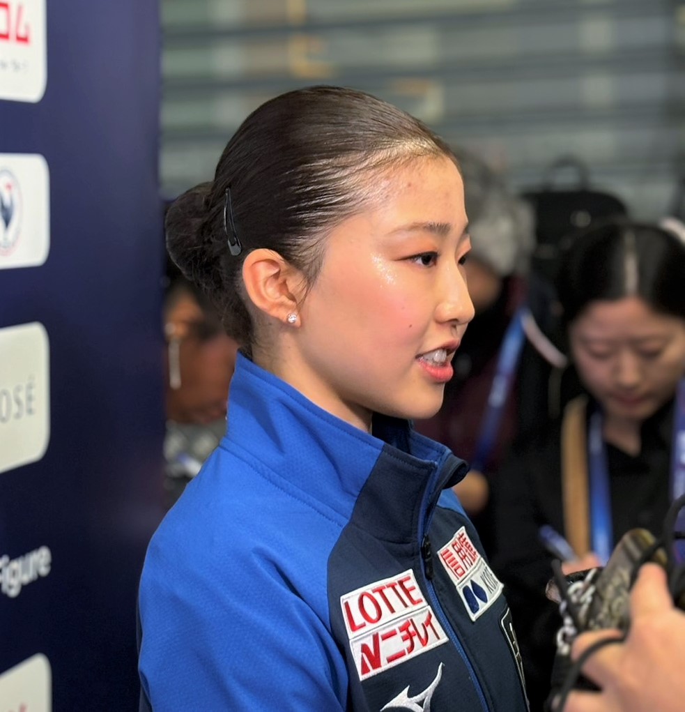 フィギュアスケートGPファイナルの女子フリー後に取材に応じる千葉（撮影・松本愛香）