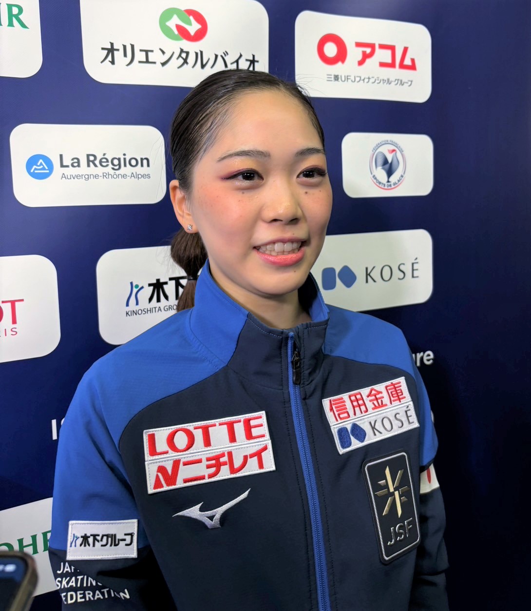 フィギュアスケートGPファイナルの女子フリー後に取材に応じる吉田（撮影・松本愛香）