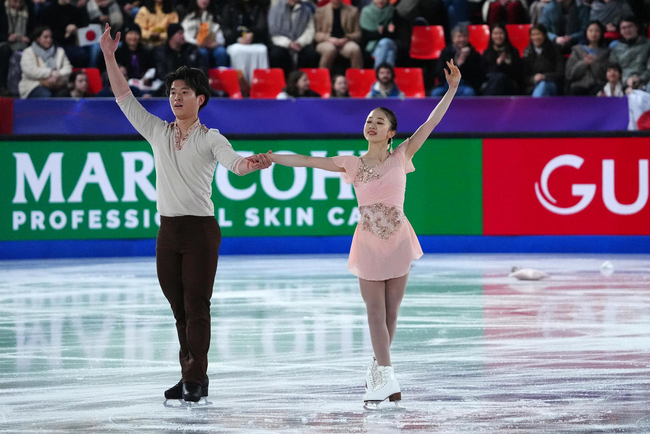 ジュニアGPファイナル　ジュニアペアフリー　演技する清水咲衣＆本田ルーカス剛史組（撮影　パオロ・ヌッチ）