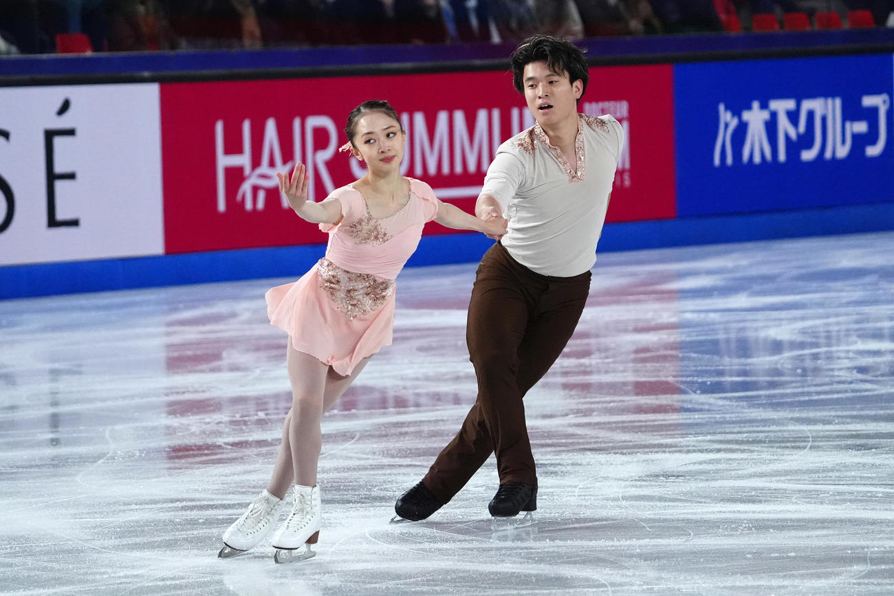 ジュニアGPファイナル　ジュニアペアフリー　演技する清水咲衣＆本田ルーカス剛史組（撮影　パオロ・ヌッチ）