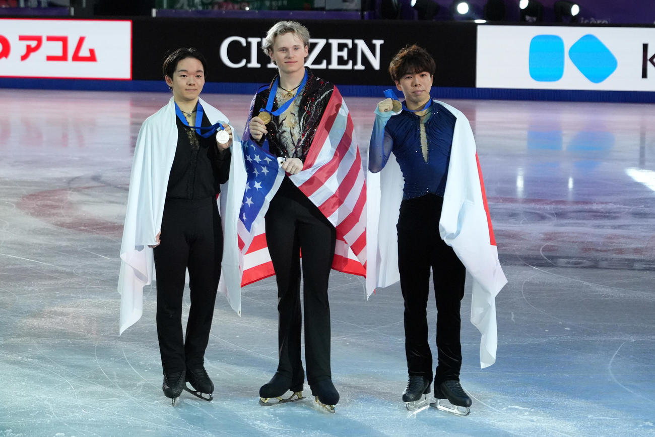 GPファイナル　男子フリー　左から2位の鍵山優真、優勝したイリア・マリニン、3位の佐藤駿（撮影　パオロ・ヌッチ）